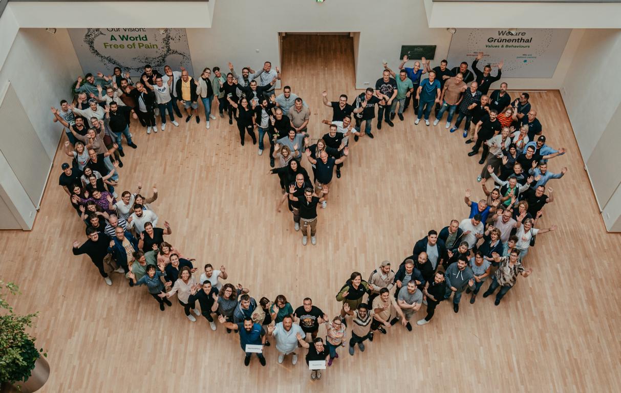 K1024_GruenenthalTeamfoto Herz_Gruppe 1
